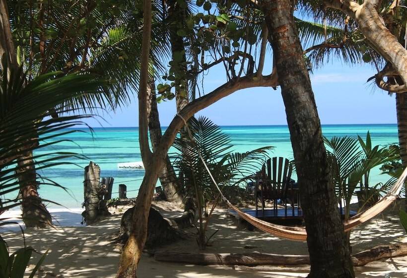 קוטג' דלוקס, Little Corn Beach And Bungalow