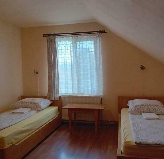 غرفة قياسية ثلاثية حمام مشترك, Bio Pension   Bio Panzio   Pensiunea Bio