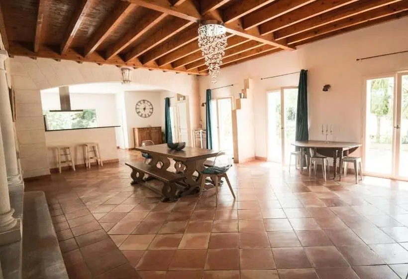 プールビュースイート, La Villa Bella