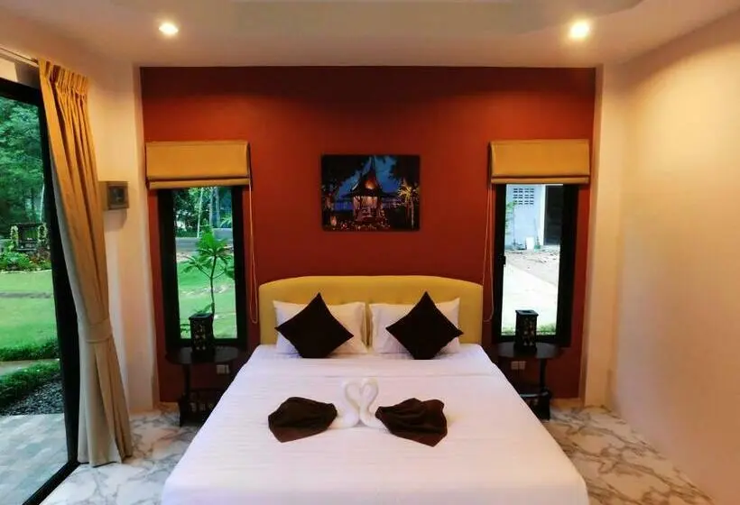 キングサイズベッドのスタンダードルーム, Phuket Sirinapha Resort