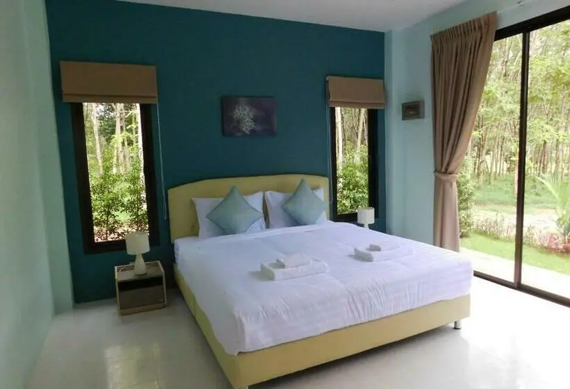 キングサイズベッドのスタンダードルーム, Phuket Sirinapha Resort