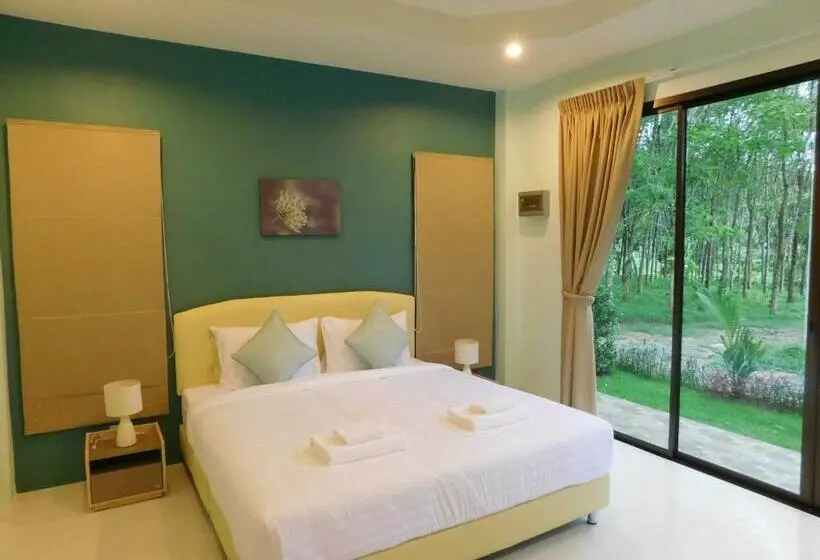 キングサイズベッドのスタンダードルーム, Phuket Sirinapha Resort