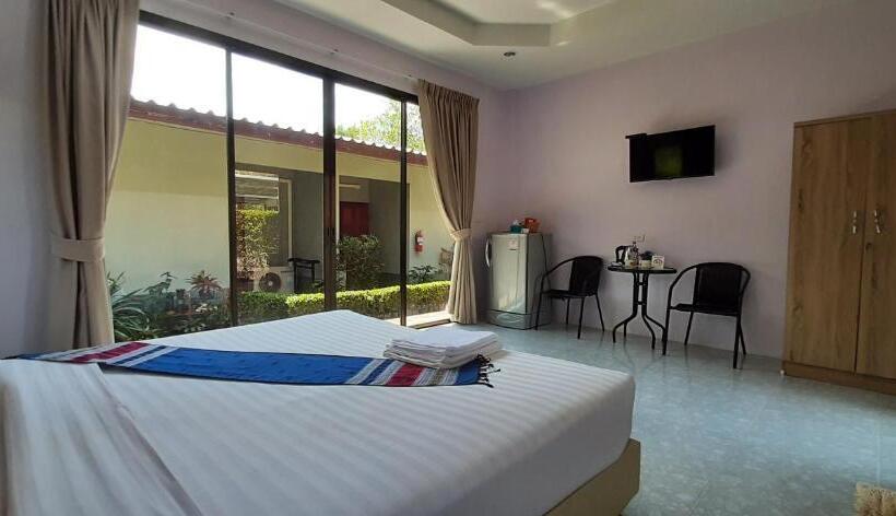 חדר סטנדרט עם מיטת קינג, Phuket Sirinapha Resort