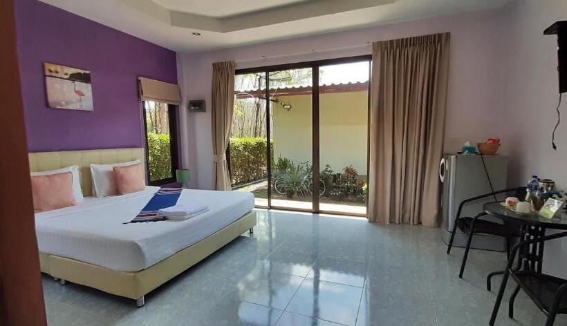 חדר סטנדרט עם מיטת קינג, Phuket Sirinapha Resort