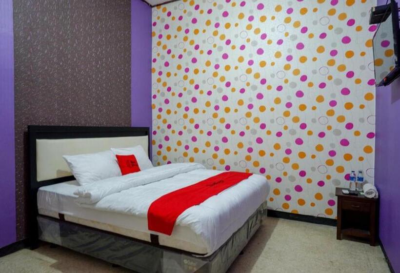 Семейный Номер, Reddoorz Near Stasiun Kebumen