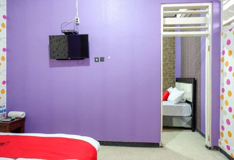 Семейный Номер, Reddoorz Near Stasiun Kebumen