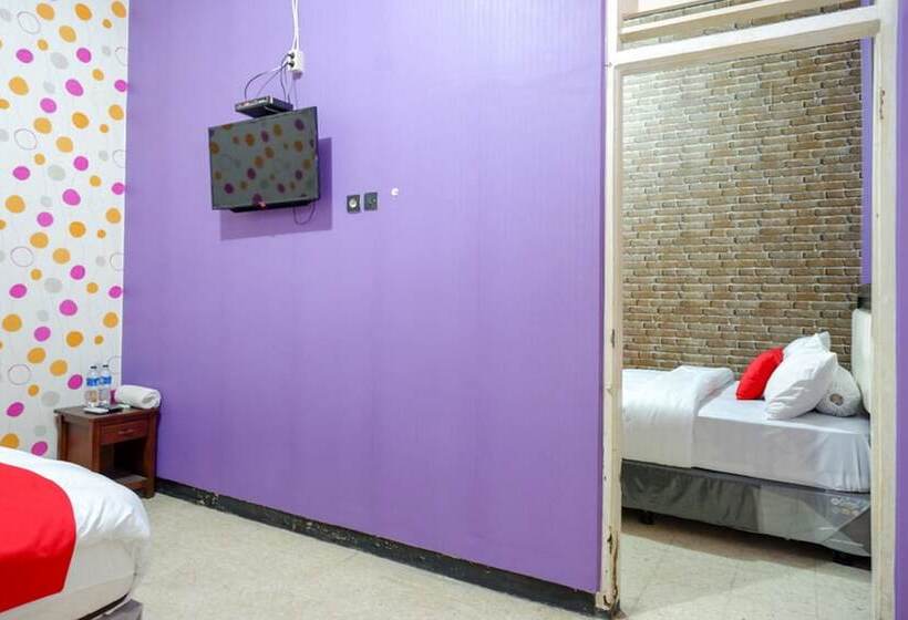Семейный Номер, Reddoorz Near Stasiun Kebumen