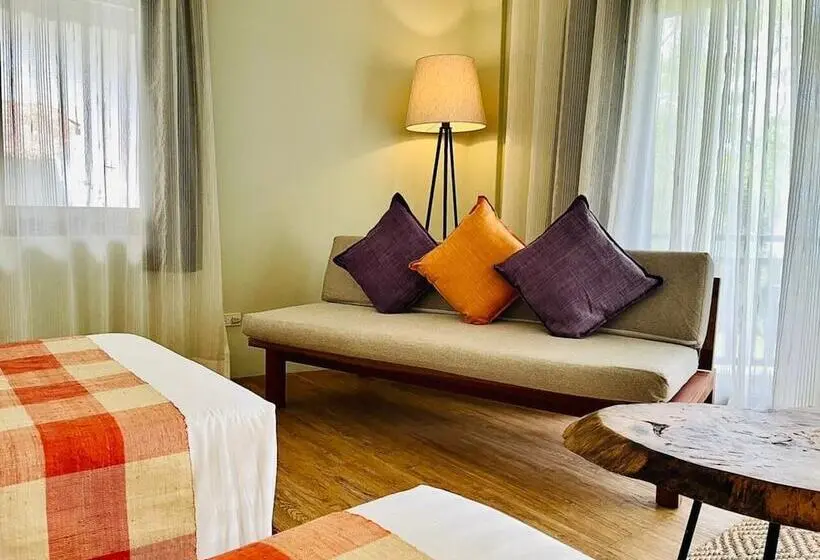 اتاق لوکس با چشم‌انداز دریا, Amun Ini Beach Resort & Spa