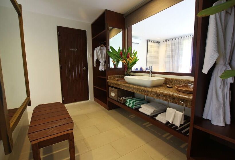 اتاق لوکس با چشم‌انداز دریا, Amun Ini Beach Resort & Spa