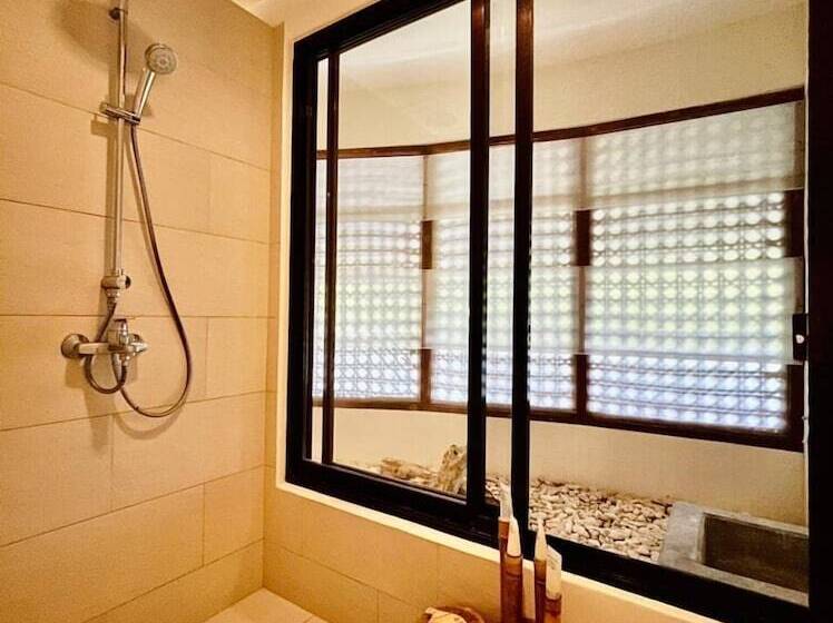 اتاق لوکس با چشم‌انداز دریا, Amun Ini Beach Resort & Spa