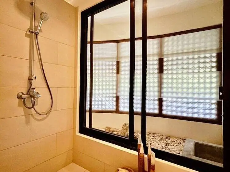 اتاق لوکس با چشم‌انداز دریا, Amun Ini Beach Resort & Spa