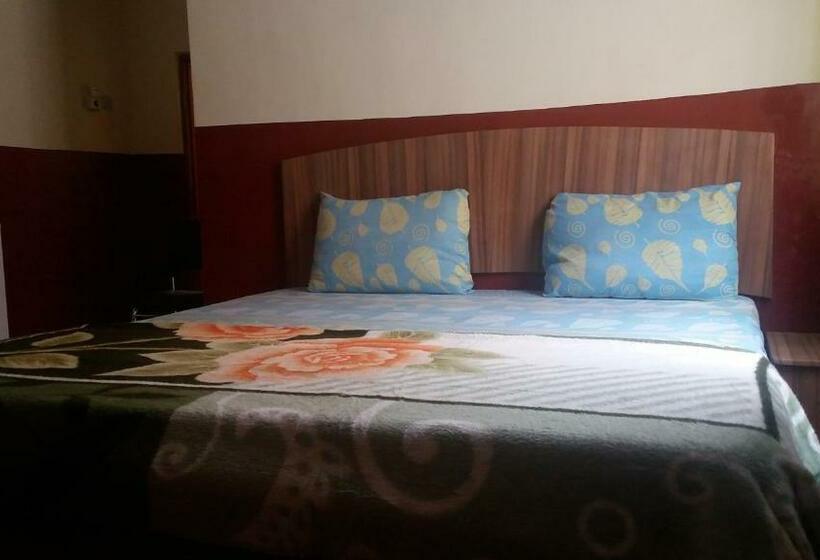 חדר סטנדרט, Adinkra City