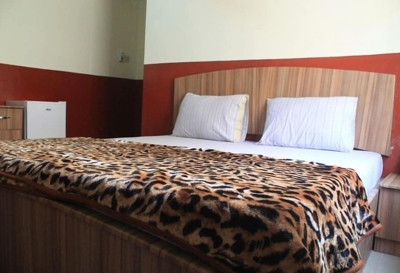 חדר סטנדרט, Adinkra City