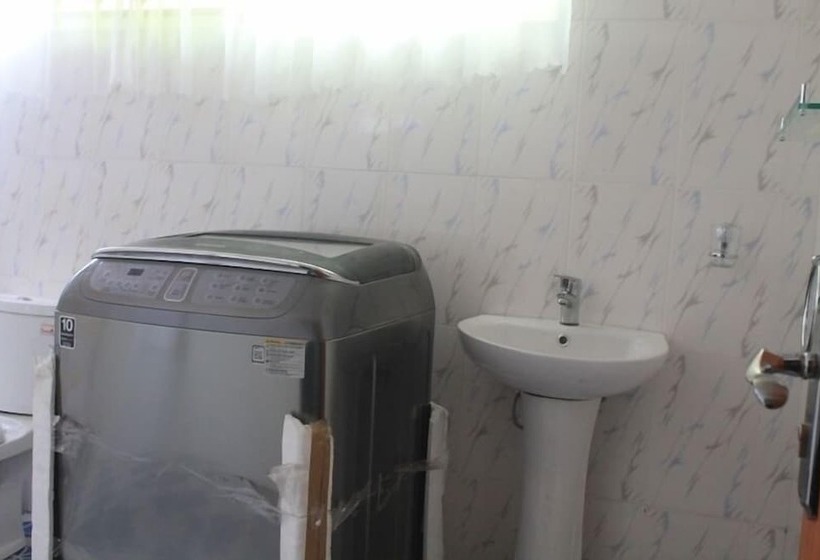 חדר סטנדרט, Adinkra City