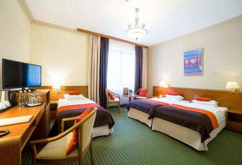 Трехместный Номер Комфорт, Korona Park Klewinowo Hotel Spa & Conference
