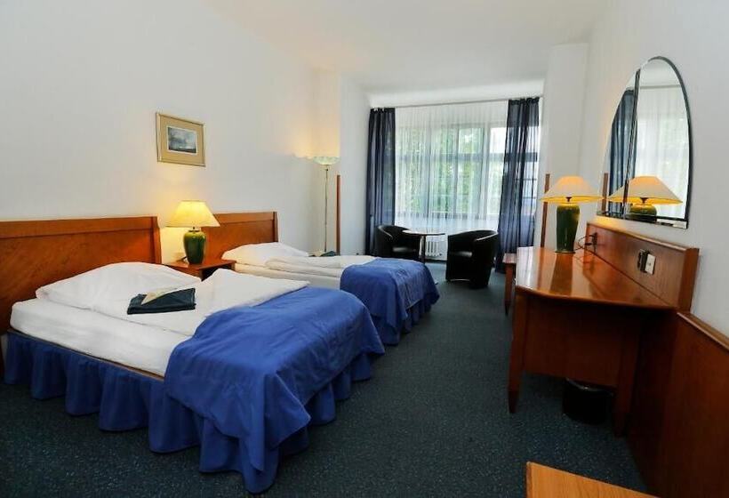 חדר סטנדרט לשלושה, Magnolia