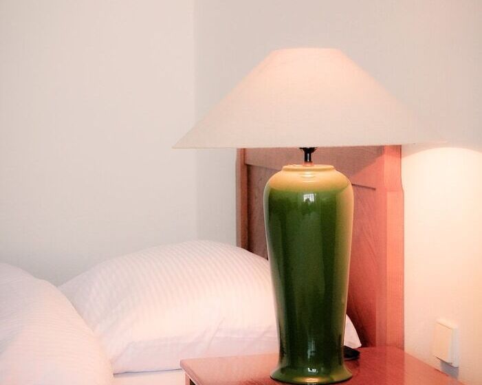 חדר סטנדרט לשלושה, Magnolia