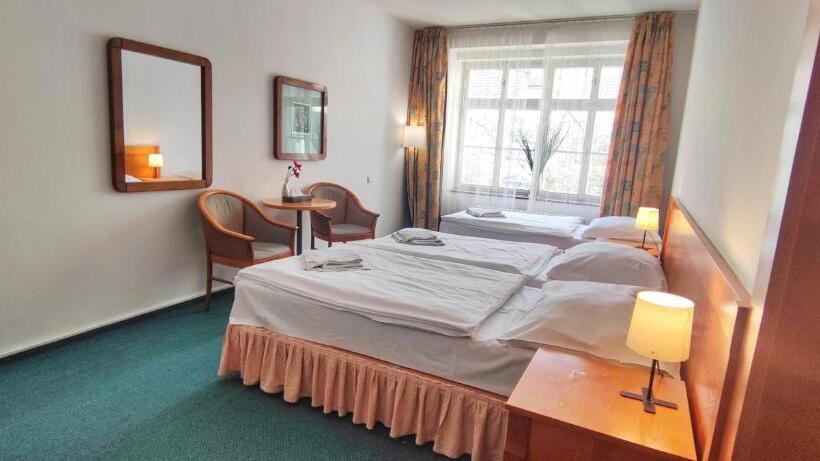 חדר סטנדרט לשלושה, Magnolia