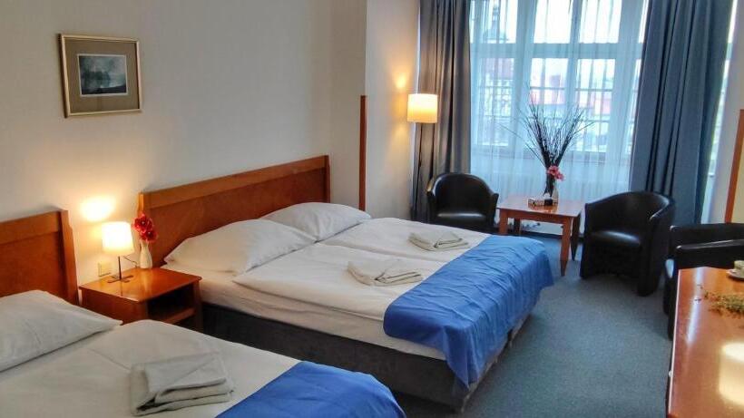 חדר סטנדרט לשלושה, Magnolia