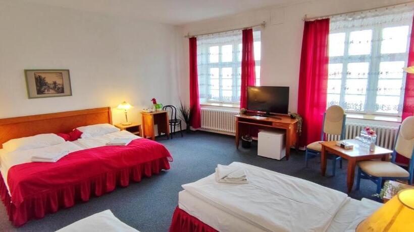 חדר סטנדרטי לארבעה עם חדר אמבטיה משותף, Magnolia