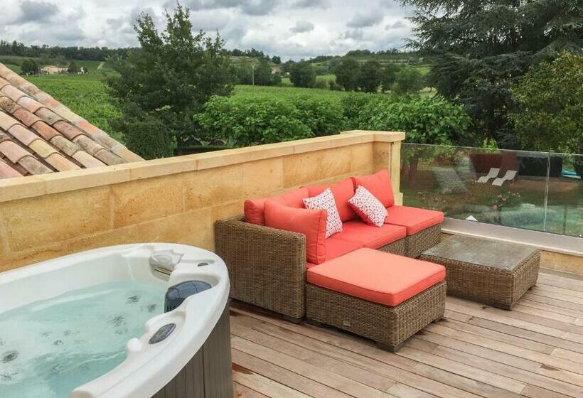 带按摩浴盆的套房, Chateau Du Palanquey & Spa