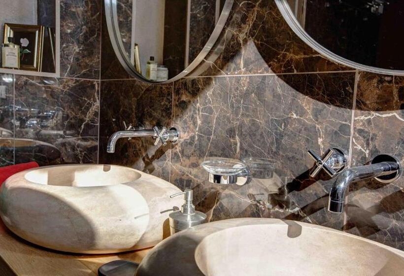 带大床的豪华间, Chateau Du Palanquey & Spa