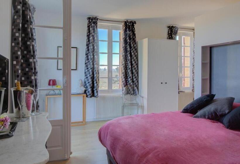 带按摩浴盆的套房, Chateau Du Palanquey & Spa