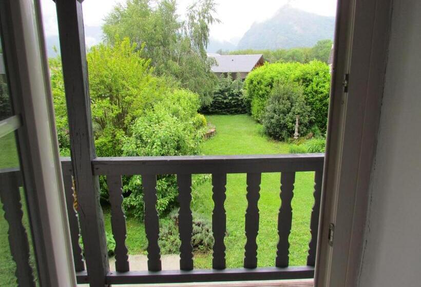 غرفة عائلية مطلّة علي الجبل, Le Domaine Des 3 Marmottes Chambres D Hôtes