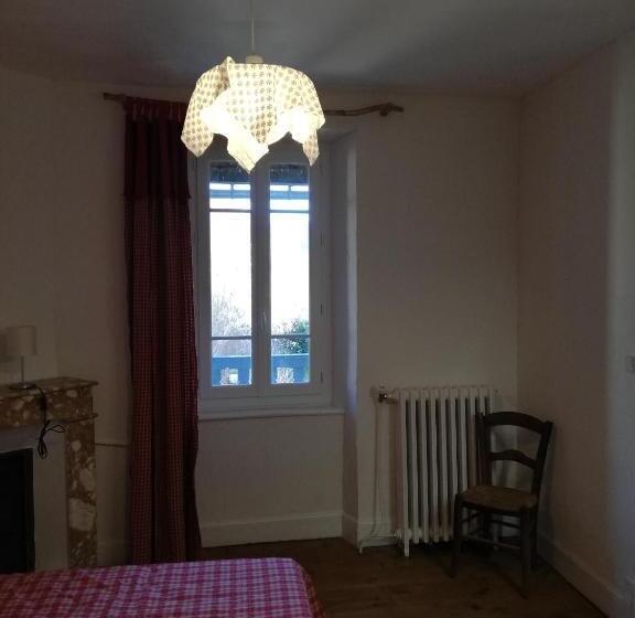 غرفة عائلية مطلّة علي الجبل, Le Domaine Des 3 Marmottes Chambres D Hôtes