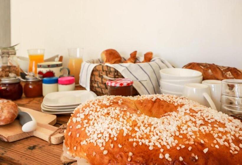 غرفة عائلية مطلّة علي الجبل, Le Domaine Des 3 Marmottes Chambres D Hôtes