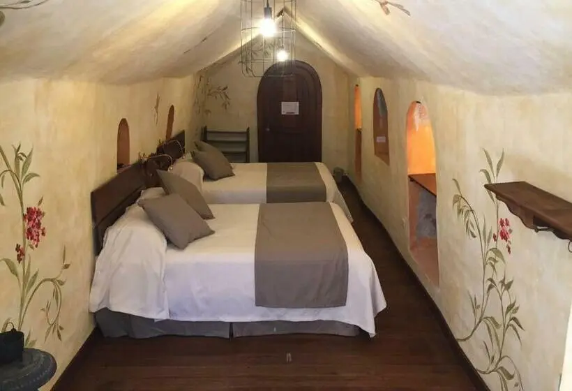 庭の見えるスタンダードトリプルルーム, Hacienda Las Cuevas Terra Lodge