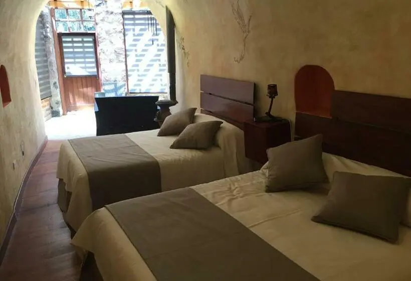 庭の見えるスタンダードトリプルルーム, Hacienda Las Cuevas Terra Lodge