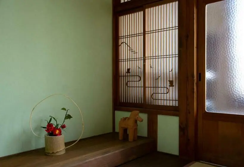 バスルーム共有のトリプルスタンダード, Guest Cafe Kuchikumano