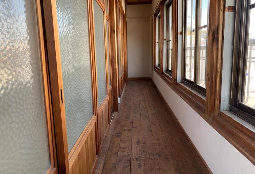 חדר סטנדרט לשלושה עם חדר אמבטיה משוף, Guest Cafe Kuchikumano