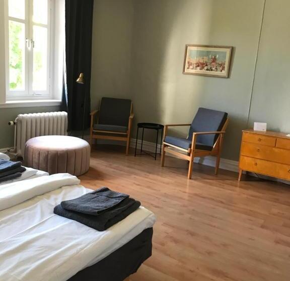 バス共有のスタンダードルーム, Hellidens Slott