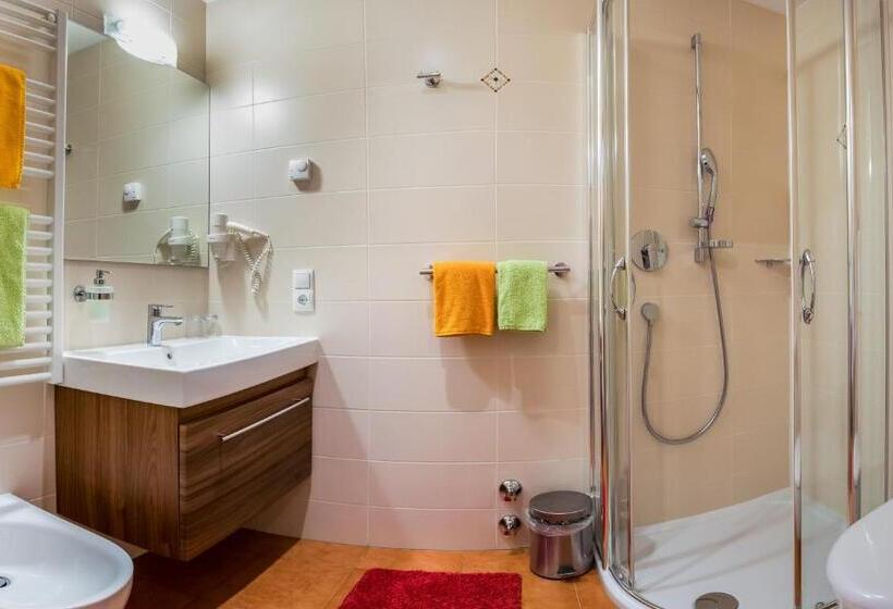 ファミリールーム, Restaurant Rosmarie