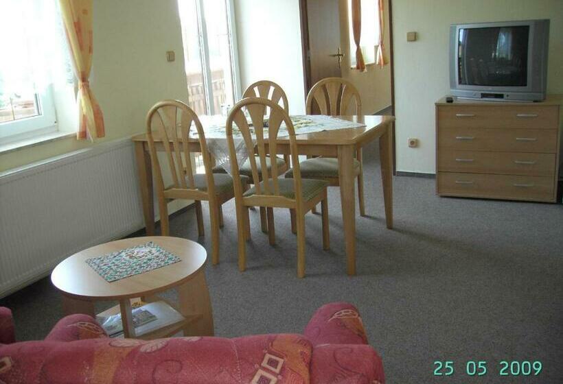 جناح, Pension Všeruby