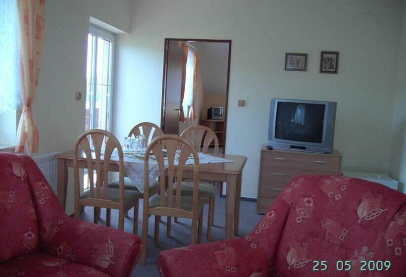 جناح, Pension Všeruby