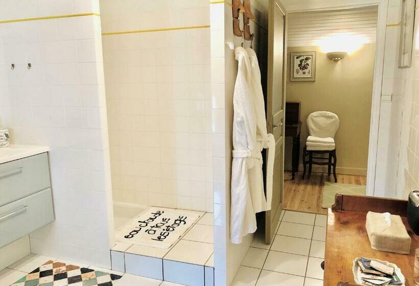 Номер Стандарт, Du Côté De L Ombrière