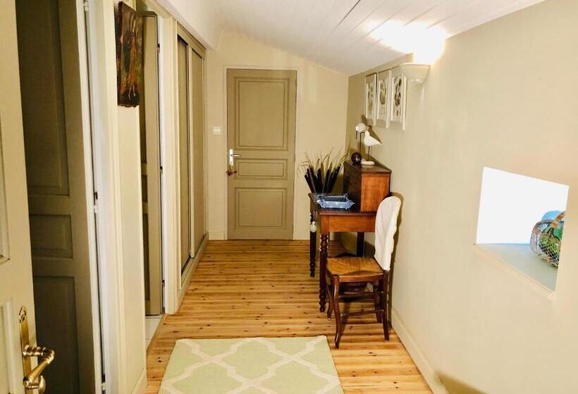 Номер Стандарт, Du Côté De L Ombrière