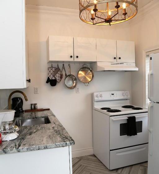 جناح ديلوكس سرير كينج, Empire Inn And Suites