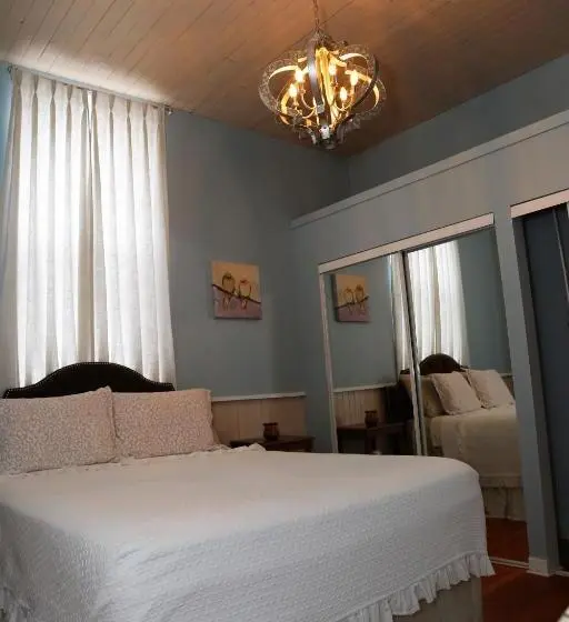 デラックススイート, Empire Inn And Suites