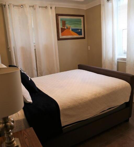 デラックススイート, Empire Inn And Suites