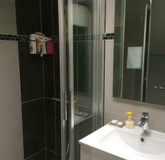 חדר משפחתי, La Mansarde