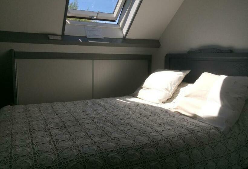 חדר משפחתי, La Mansarde