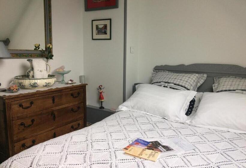 חדר משפחתי, La Mansarde