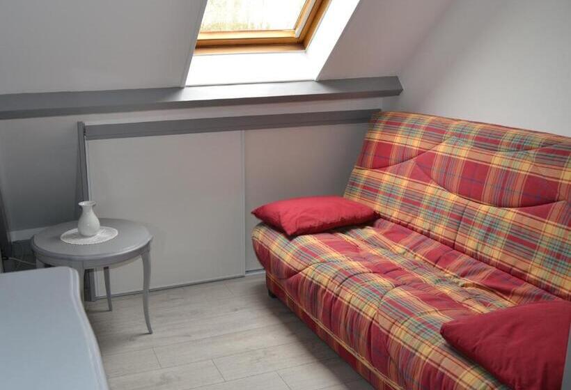 חדר משפחתי, La Mansarde