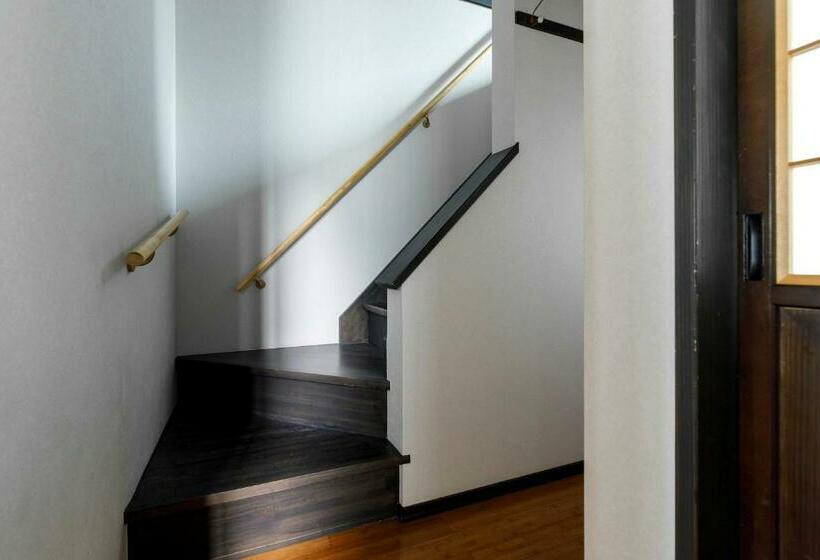 חדר משפחתי, Busuitei