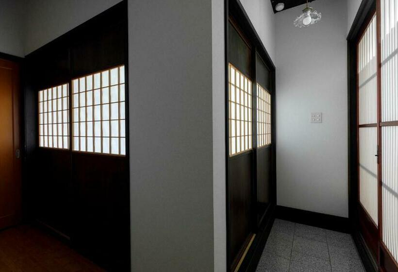 חדר משפחתי, Busuitei