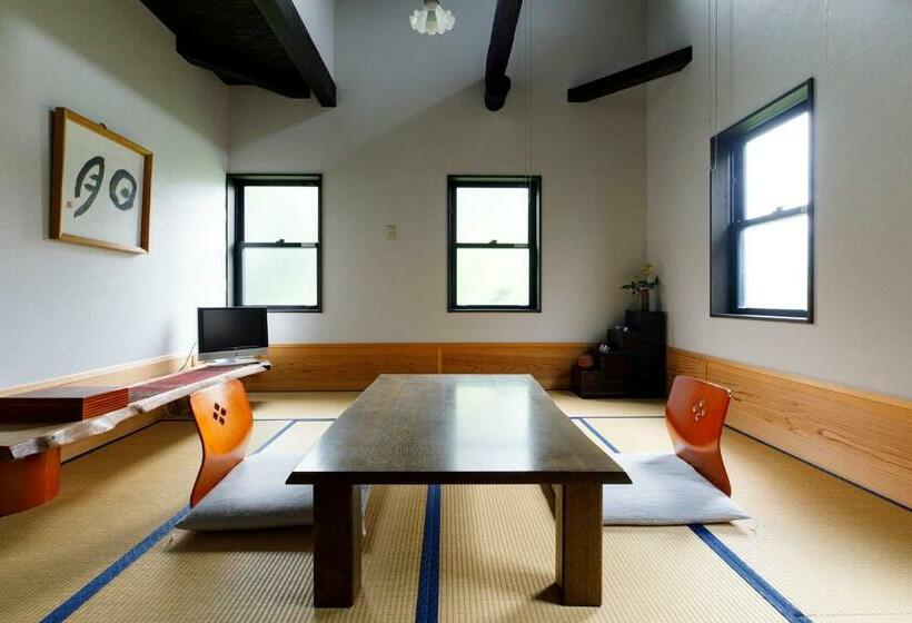 חדר משפחתי, Busuitei